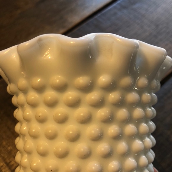 SOLD ON OFFERUP White Milk glass 🌹 flower vase - Picture 8 of 8